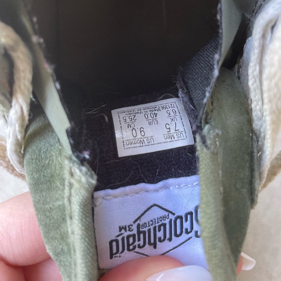 VANS Sk8 Hi MTE Deep Lichen Green Root Beer
Brown White - Picture 3 of 6